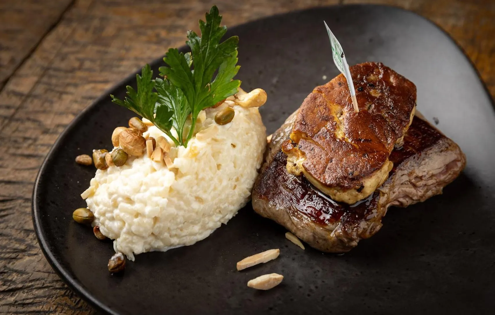 Hotel-Restaurant Logis L'Aubrac Лайоль Отель