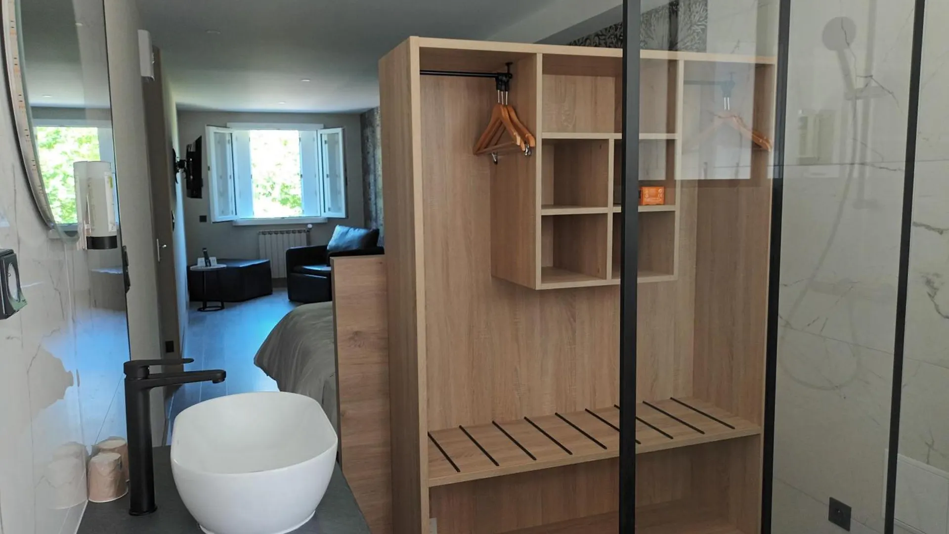 Hotel-Restaurant Logis L'Aubrac Лайоль 3*,  Франция