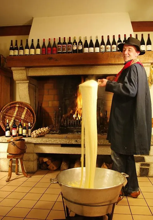Hotel-Restaurant Logis L'Aubrac Лайоль