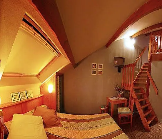 *** Отель Hotel-Restaurant Logis L'Aubrac Лайоль Франция